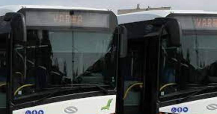 Много хора във Варна са чакали безуспешно автобус по спирките