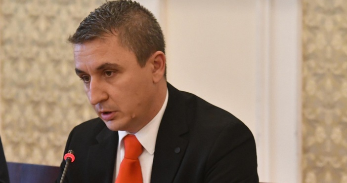 Повдигнати са обвинения срещу бившия енергиен министър в кабинета Петков“ Александър Николов, един