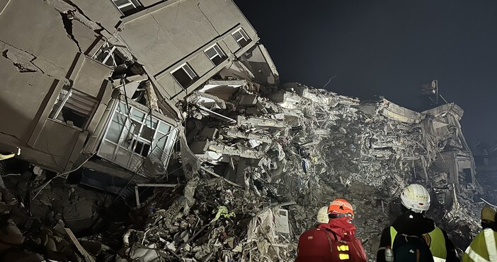 Снимки: НАДРБ, фейсбукНад 21 000 са вече жертвите на земетресенията