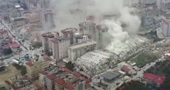 Над 6400 сгради са сравнени със земята след опустошителното земетресение