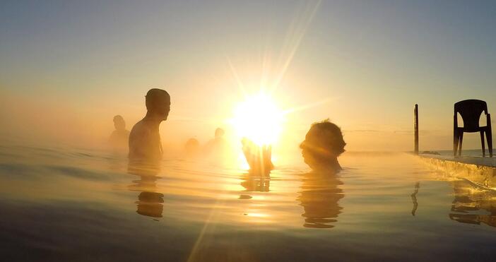 снимки Студът не спира варненци да моржуват. Традиционно любителите да