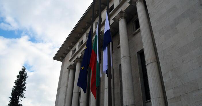 Бургас също свали флаговете в знак на съпричастност с Турция