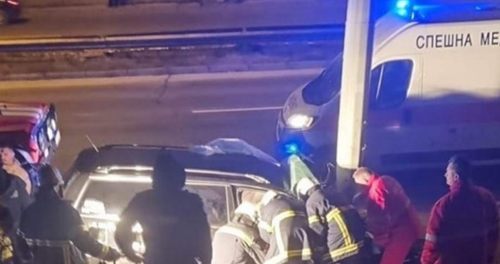 Наложило се е огнеборците да режат автомобилаТежка катастрофа взе жертва снощи на булевард  Христо
