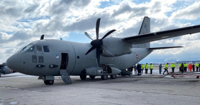Двата военно-транспортни самолета Спартан, които излетяха вчера сутринта от авиобаза