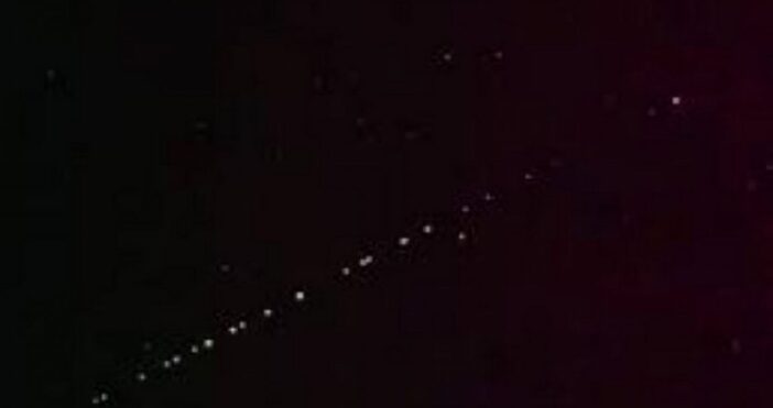 Варненец засне сателитите Starlink на Мъск в небето.Преминаването им предизвика поредната