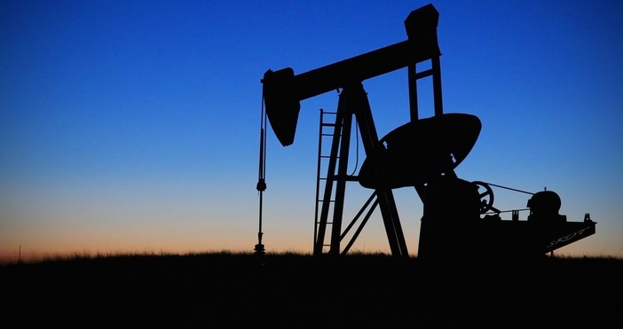 Спад се отчита в цените на петрола  Петролните фючърси поевтиняват с