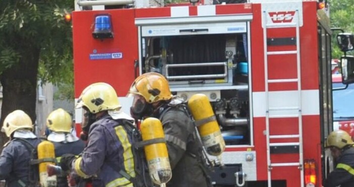 Пожарникарите в град край София имаха доста работа днес Два офиса