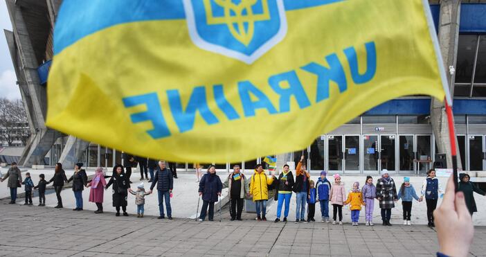 Снимки , архивФлашмоб за мир във Варна засне . С