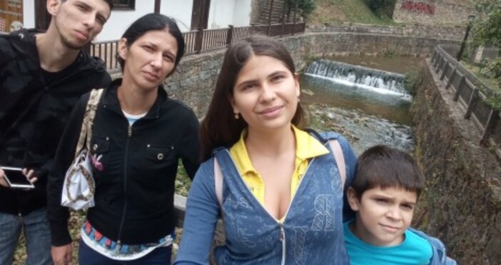 Зов за помощ от Варна  Трите деца на тежко болна майка