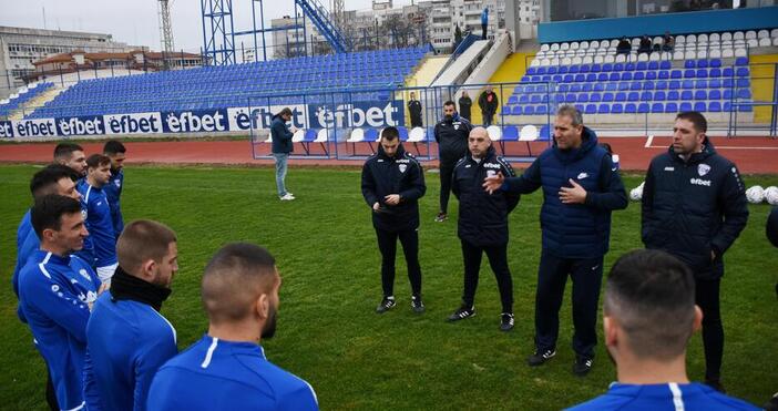 Група от 19 футболисти определи старши треньорът на Спартак Варна