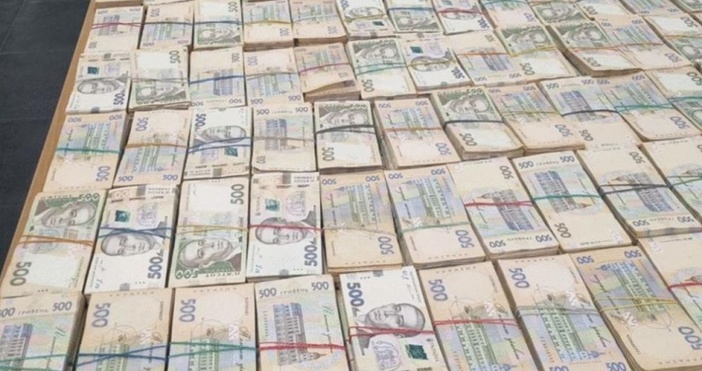 Митническите служители откриха недекларирана валута с левова равностойност 2 181