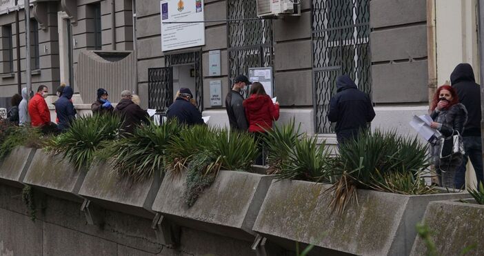 Българската народна банка БНБ прогнозира забавяне на икономическия растеж през