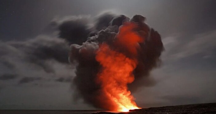 илюстрация: pexels.comИндонезийският вулкан Мерапи изригна и изсипа лавина от лава и
