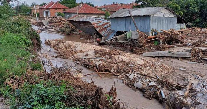 Държавата отпуска допълнително по 2500 лв. на пострадалите от наводнените