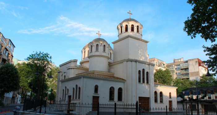 Хвърлиха коктейл Молотов срещу варненския православен храм Св Прокопий Варненски
