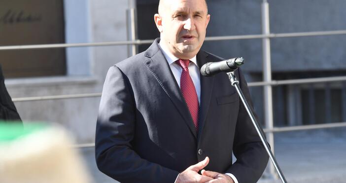 Президентът Румен Радев обяви, че докато управлява служебното правителство, България