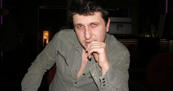 Роден е на 22 март 1971 г в София Увлечен от