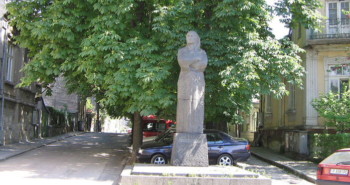  Ivelin Mincov, УикипедияОбретенова, една от най-великите българки в историята ни.  Баба