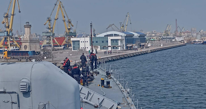 Снимки Фейсбук  Нашите моряци изпълняват задачи в морето на север от България Продължава