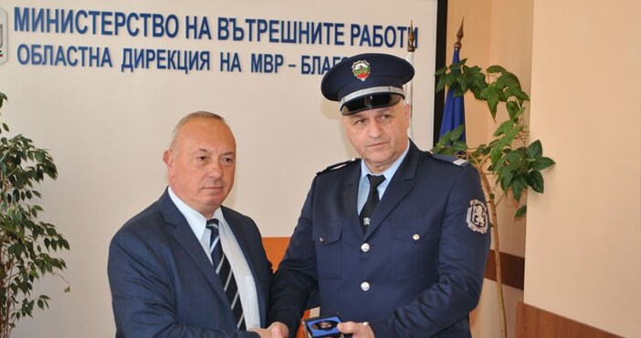 Наградиха полицай за героизъм при пожар в село Коларово  Днес в