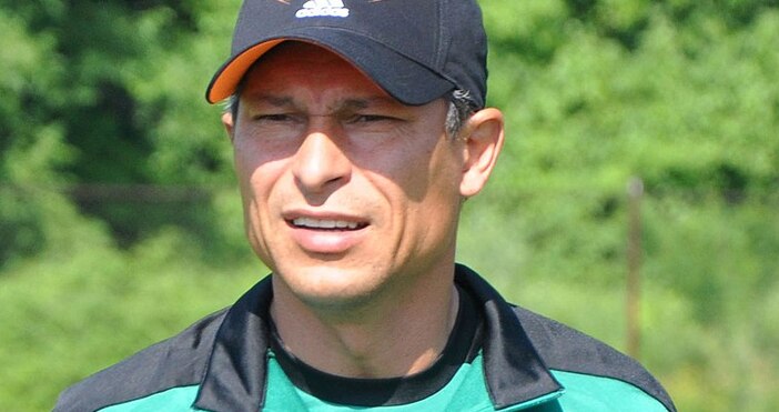 Красимир Генчев Балъков е български футболист един от най добрите полузащитници в националния отбор и треньор по футбол Избран