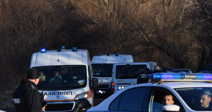 Български полицаи задържаха мигранти но се случи нещо необичайно Военен камион