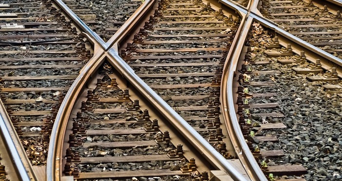Движението на пътническите влакове по железопътната линия Атина-Солун се възобновява