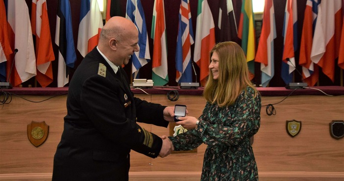 Снимки фесйбук, Шефът на ВМС България отдаде заслуженото на военни медици.Ето какво