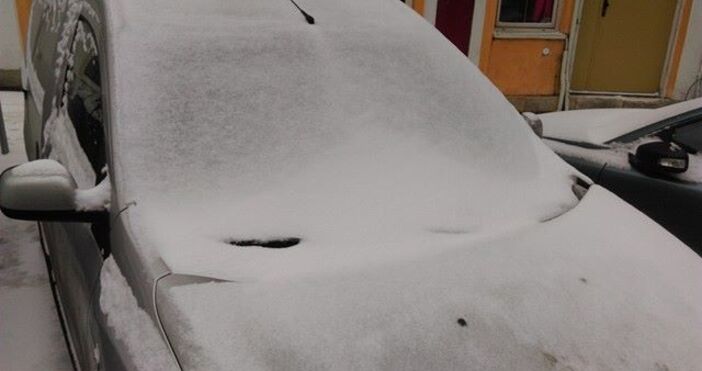 Сняг и студ сковаха западната част на Украйна Обилният снеговалеж