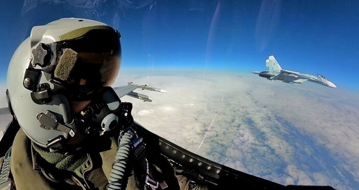 Напрежение в небето между румънски и руски бойни самолети Румънски изтребители F 16 от отряд