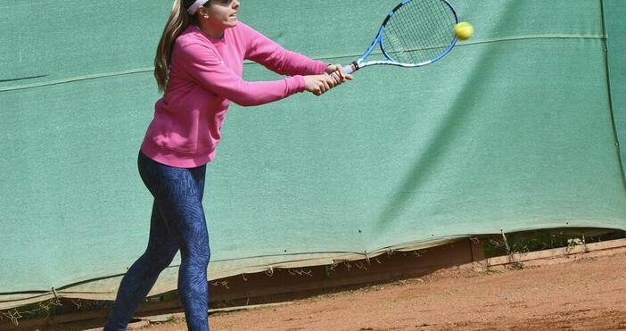 Виктория Томова се класира за полуфиналите на турнира по тенис