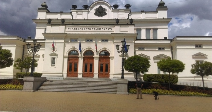 ГЕРБ-СДС и ПП-ДБ разговаряха в парламента в понеделник. Няколко часа