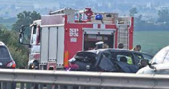 архивБТВ съобщава за тежка катастрофа с много коли на магистрала