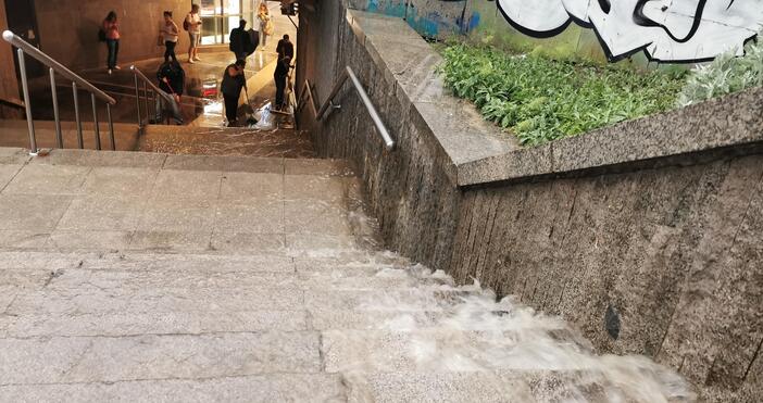  Облачно време с валежи от дъжд на много места в