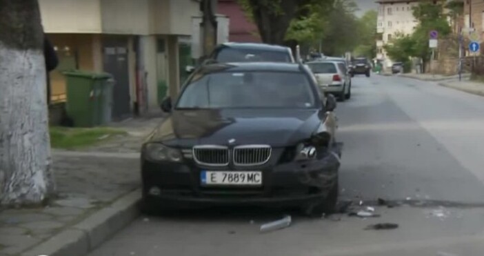 Четири автомобила бяха пометени в Благоевград.Инцидентът стана в събота сутринта