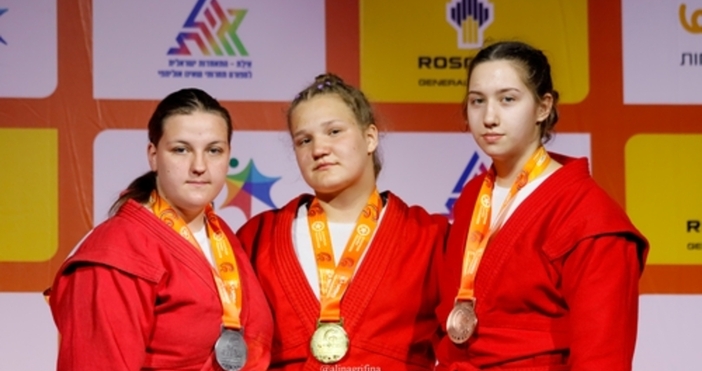  снимка: sambo.ruБългарските състезатели спечелиха три медала при юношите и девойките