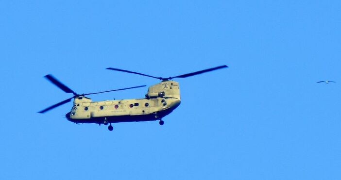 снимки Хеликоптери преминаха в небето над Варна вчера около 17