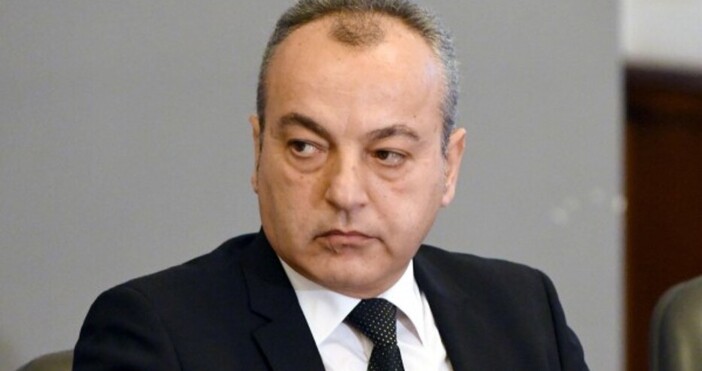 Премиерът Гълъб Донев отхвърли критиките които политиците отправят към държавния