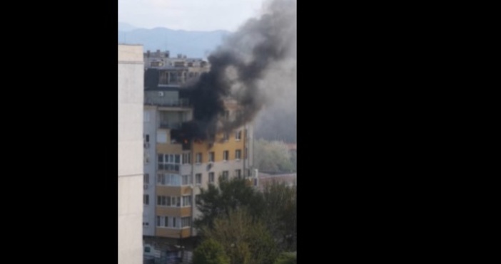 Голям пожар в София Има поне една жертва Пожар избухна в столичен