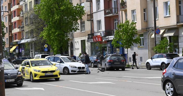 БМВ и Фолксваген се блъснаха на булевард Витошка малко след