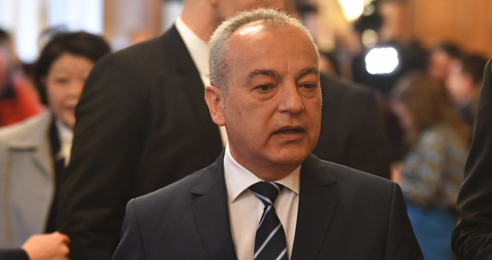 Премиерът Гълъб Донев ще представлява България на коронацията на британския