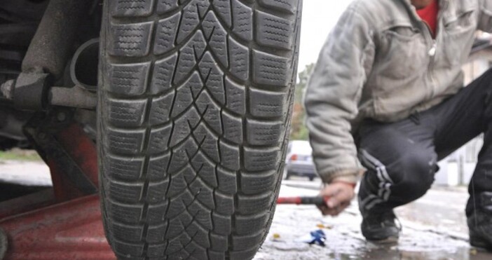 В столичния квартал Люлин“ автомобили осъмват със спукани гуми и