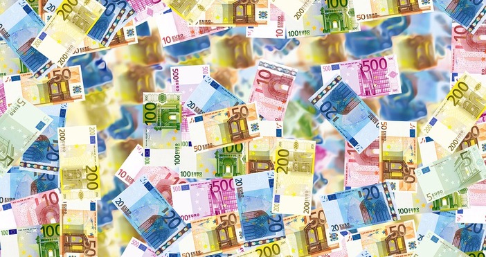 Експерти спорят кога за България е добре да приеме еврото. 1