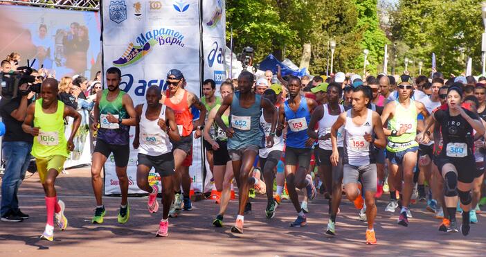 Атлети от Кения триумфираха в надпреварата на 21 километра на