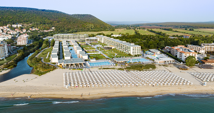 С уникални гледки към морето и Стара Планина най новият хотелски