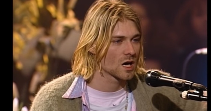 Китара, разбита на сцената от фронтмена на Nirvana Кърт Кобейн,