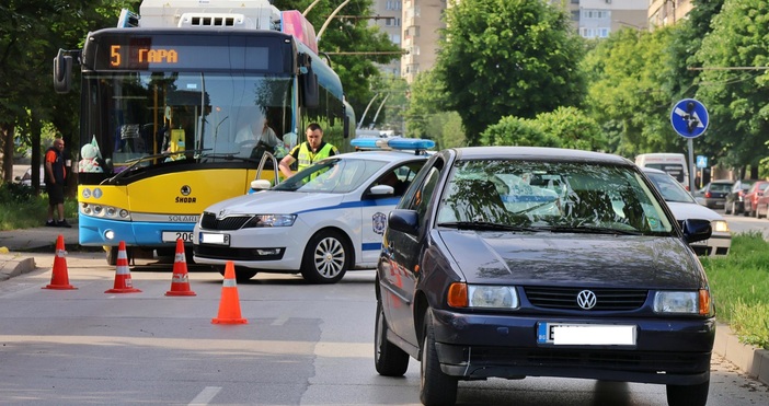 Снимки Жена е блъсната на пешеходна пътека в Плевен   Около