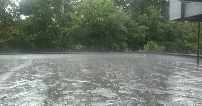 Дъждовно време на много места в страната в утрешния ден