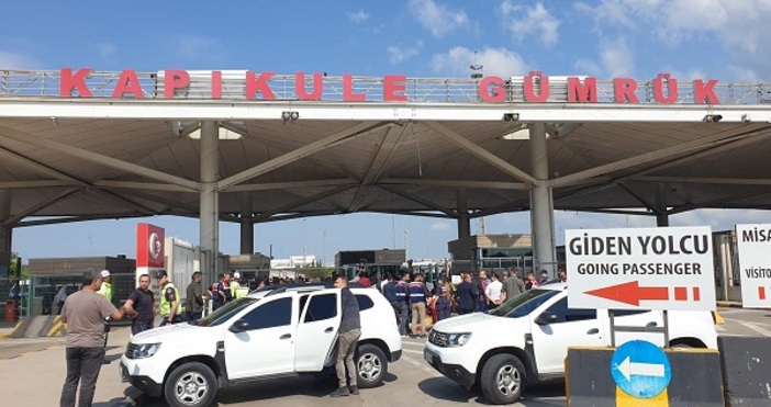 Щурмът на турската граница се коментира цял ден: На Капъкуле стана