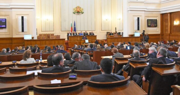 Председателят на Народното събрание Росен Желязков даде 30 минути почивка